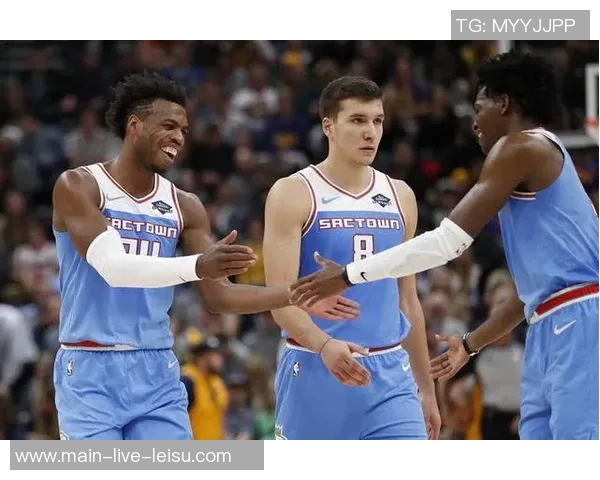 福克斯表现出色20投10中砍下全场最高26分助球队赢得胜利