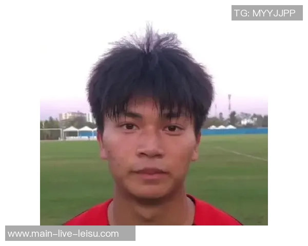 蒯纪闻赛后手臂缠绷带半场被换下愿无大碍引发球迷关心