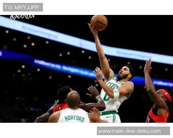 布朗罚球失误引发争议解说调侃其在猛龙时期的丰厚收入影响表现 布朗罚球失误引发争议解说调侃其在猛龙时期的丰厚收入影响表现