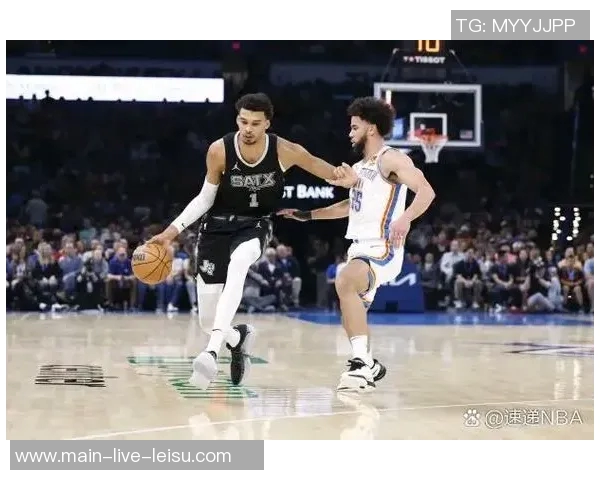 文班亚马半场表现起伏6分2板2帽5助攻却伴随4次失误