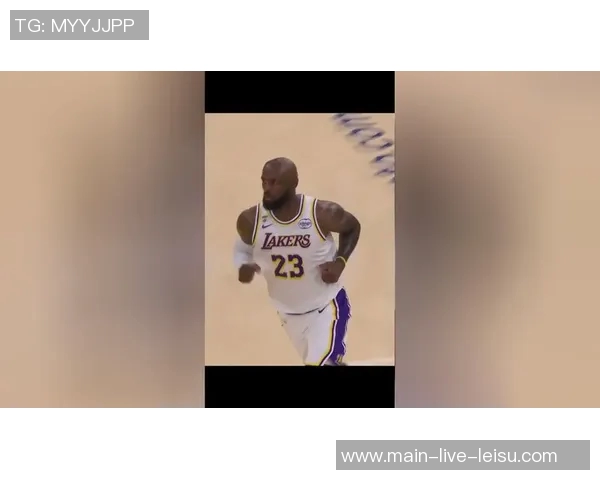 艾顿称赞詹姆斯传球能力只需出现在正确位置即可接到精准助攻